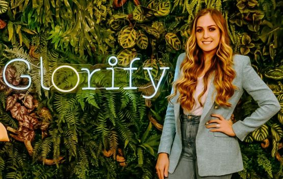 Lu Alone continua como apresentadora do GloryCast  Glorify Brasil 