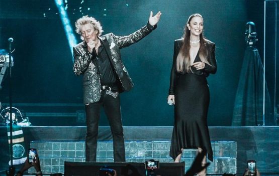 Ivete Sangalo e Rod Stewart no palco do Legends in Concert