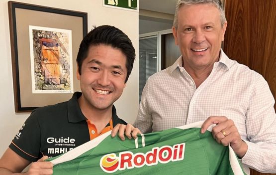 Rafael Suzuki e o presidente Roberto Tonietto em uma visita na RodOil Divulgação RodOil