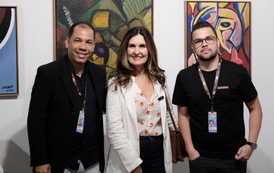 Fátima Bernardes prestigia mostra de artista baiano na ArtRio