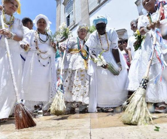 Bonfim: Quem Vai a Pé Tem Fé – Uma Jornada de Devoção à Colina Sagrada