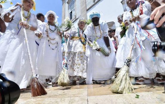 Bonfim: Quem Vai a Pé Tem Fé – Uma Jornada de Devoção à Colina Sagrada