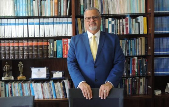 Dr. Fernando Neves representando a Bahia