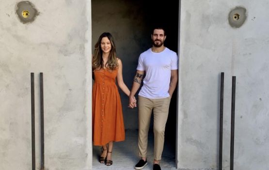 Gabriel Carvalho e Jéssica Duarte  por trás da criação de uma vila de inspiração italiana.