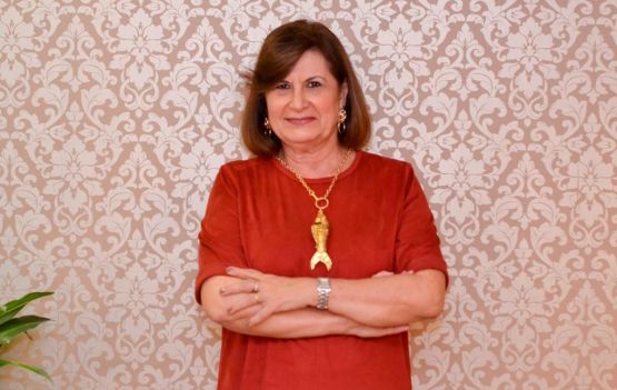 Celeste Leão, Luciana Paraíso e Vânia Senna lançando Na Mesa. 