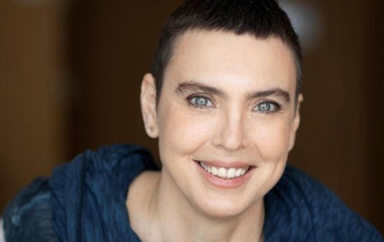 Adriana Calcanhotto   relembra  grandes sucessos  na CONCHA ACÚSTICA  