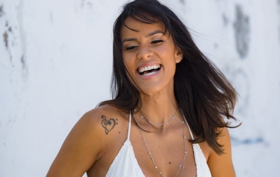 Samba Reggae na Praia do Forte com Ju Moraes 