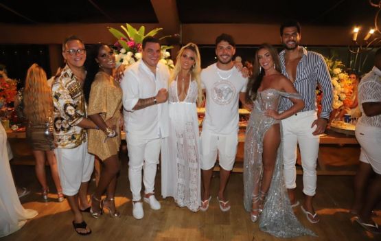 Nicole Bahls e Marcelo Bimbi celebram  a chegada  do ano no Reveillon  Celebration em Maceió 