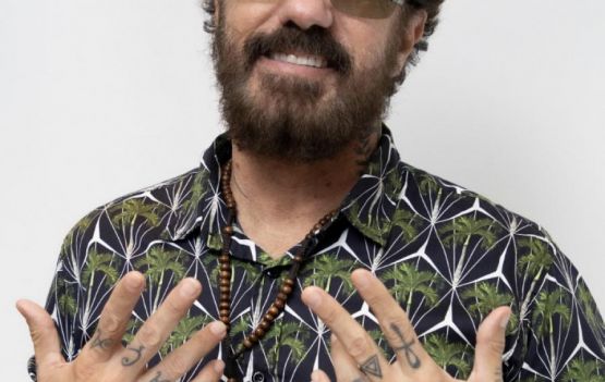 Tuca Fernandes anima festa na Praia do Flamengo esse sábado 