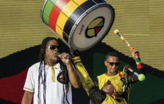 Olodum festejando 40 anos de história.