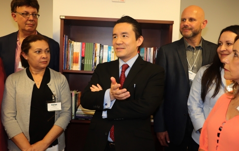  Vice Consul de Nova York, o Diplomata Marco Antonio Nakata na inauguração da Biblioteca no Consulado