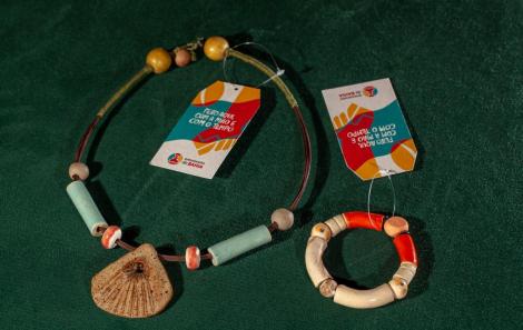 Pulseira e colar de cerâmica 