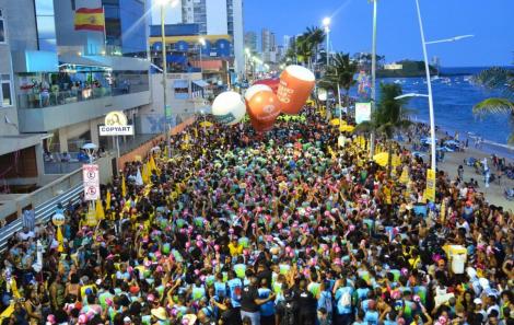 Vem ver o domingo de carnaval nas ruas de Salvador 