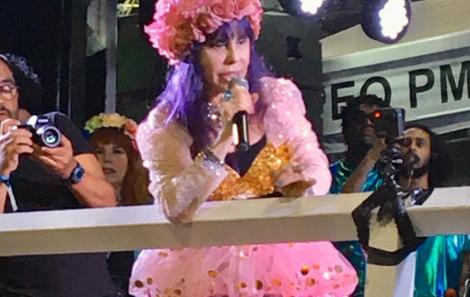 Baby do Brasil arrepia no show dos 70 anos do trio elétrico 