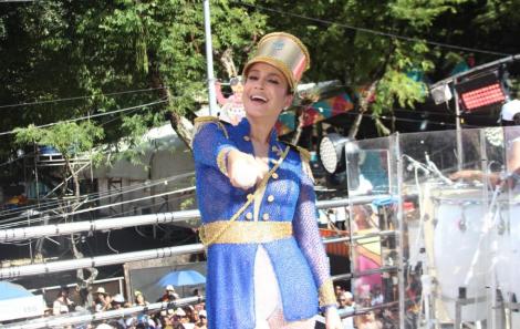 Daniel Vieira acompanha a passagem de Claudia Leitte no Campo Grande