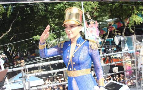 Daniel Vieira acompanha a passagem de Claudia Leitte no Campo Grande