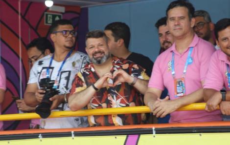 Daniel Vieira acompanha a passagem de Claudia Leitte no Campo Grande