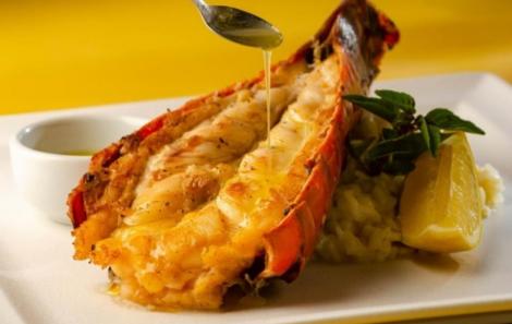 Lagosta grelhada, com risoto perfumado por manteiga de trufas_Lafayette