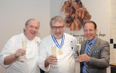 Homenagem ao Chef Roland Villard com a Medalha Tiradentes, no Le Cordon Bleu Rio de Janeiro, em Botafogo.