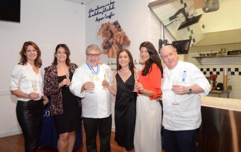 Homenagem ao Chef Roland Villard com a Medalha Tiradentes, no Le Cordon Bleu Rio de Janeiro, em Botafogo.