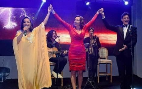 Sucesso o lançamento do livro A Cicatriz e a Flor na casa Cloc