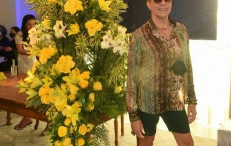 Sucesso o lançamento do livro A Cicatriz e a Flor na casa Cloc