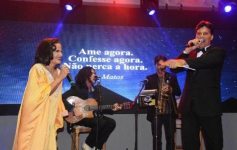 Sucesso o lançamento do livro A Cicatriz e a Flor na casa Cloc