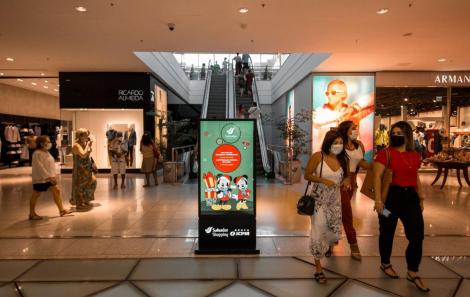 Shoppings apostam em mega banner para elevar receita de mídia