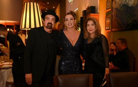 Liz Matos com Paulinho Boca de Cantor e a mulher Virgínia Amaral