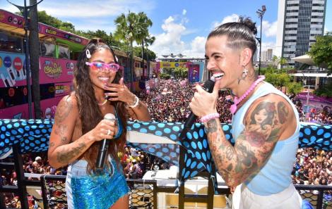 Carla Pérez recebe Thays Reis e Biel no seu Bloco Algodão  Doce.