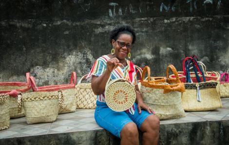 EXPOSIÇÃO REÚNE ARTESÃS EM HOMENAGEM ÀS MULHERES NO PARQUE SHOPPING DA BAHIA