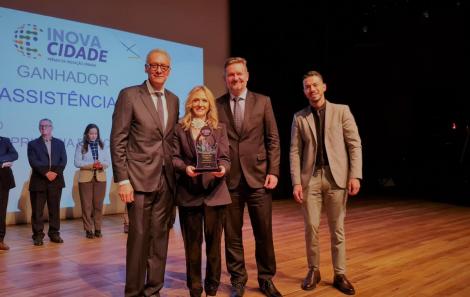 Leopoldo de Albuquerque, Presidente Global do Instituto Smart City Business America; Paulo Salvi, sócio-diretor e CTO; Valda Stange, CEO; e Cleones Hostins, Head de Área Pública da TopMed Foto: Divulgação/ LLComunicação