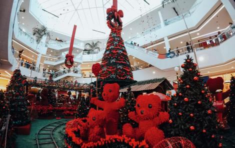 Shopping Bela Vista inaugurou Natal com chegada do Papai Noel e espetáculo que celebrou o Amor